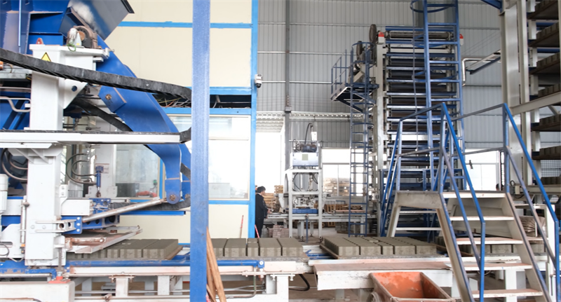 ஒரு இயந்திரம், பல செங்கற்கள், ஆற்றல் சேமிப்பு மற்றும் கார்பன் குறைப்பு, QGM ஜெனித் 15 மாடல் பசுமைக் கட்டுமானப் பொருட்களின் 